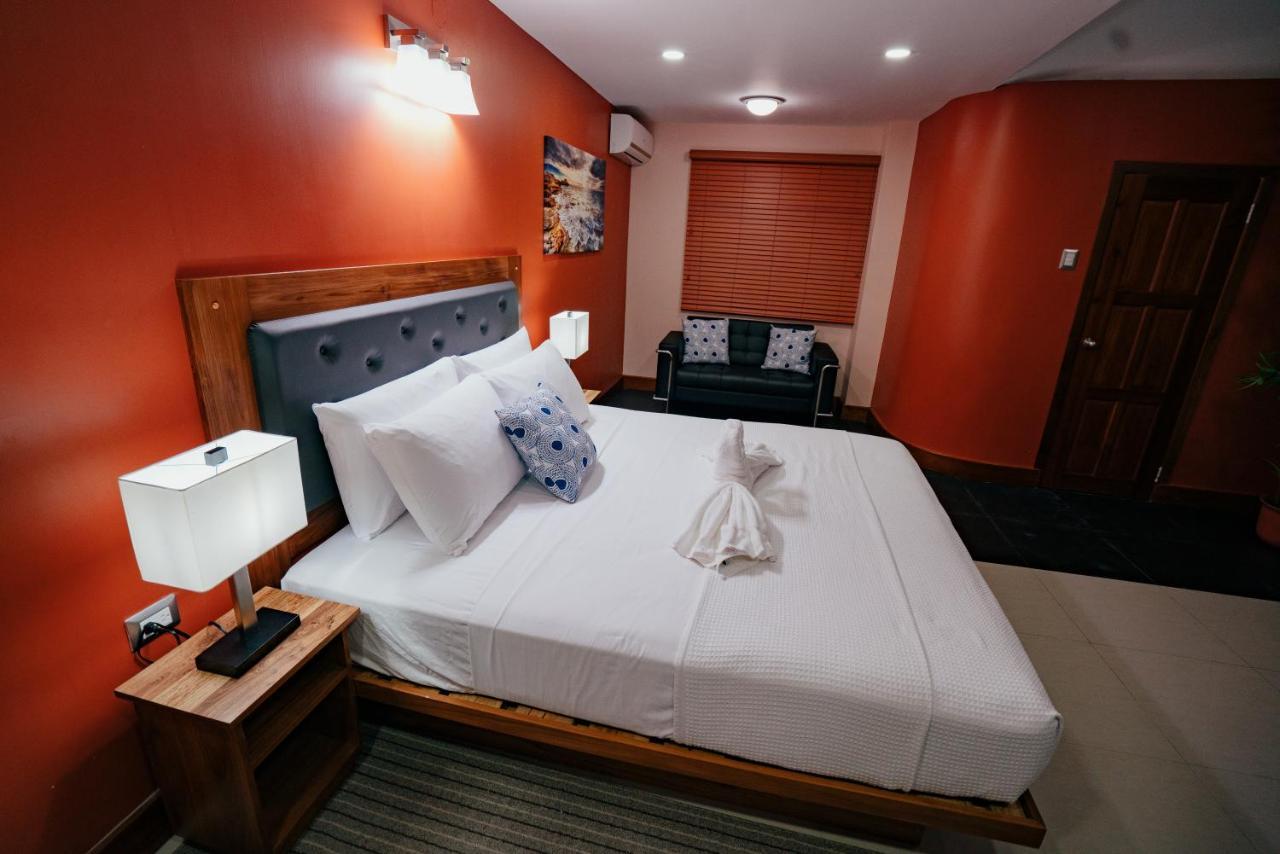 Runway Hotel Piarco Экстерьер фото