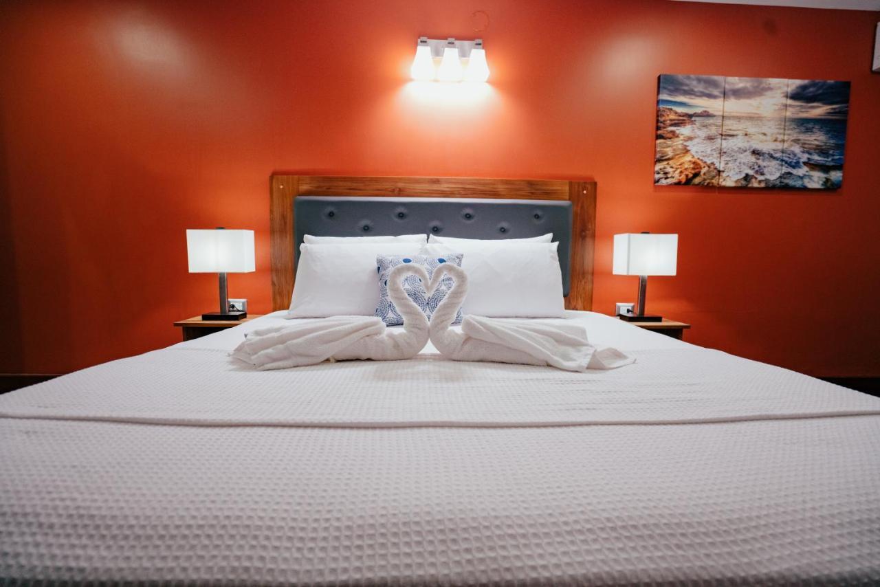 Runway Hotel Piarco Экстерьер фото