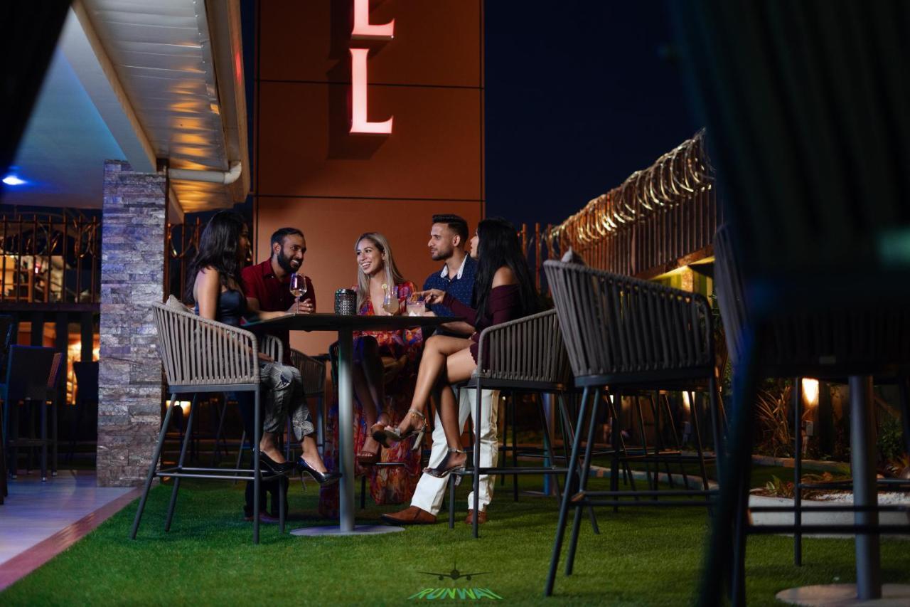 Runway Hotel Piarco Экстерьер фото