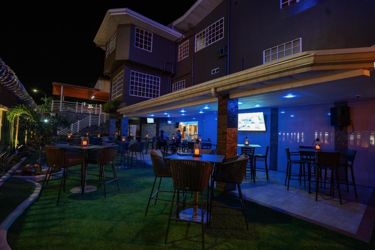 Runway Hotel Piarco Экстерьер фото