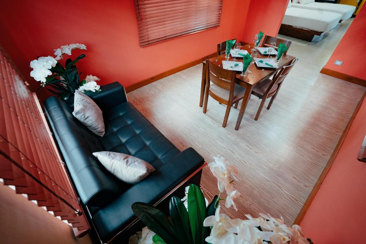 Runway Hotel Piarco Экстерьер фото