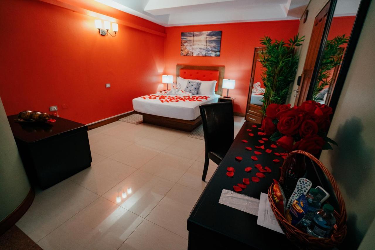 Runway Hotel Piarco Экстерьер фото