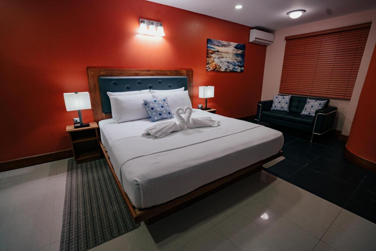 Runway Hotel Piarco Экстерьер фото