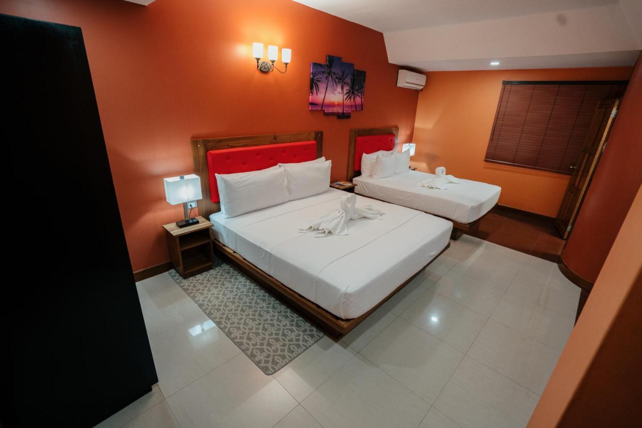 Runway Hotel Piarco Экстерьер фото